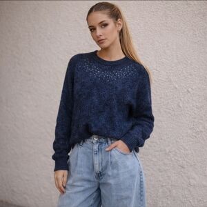 Molly Bracken eyelash warm cozy navy sweater with tonal pearls at collar. Sz M
